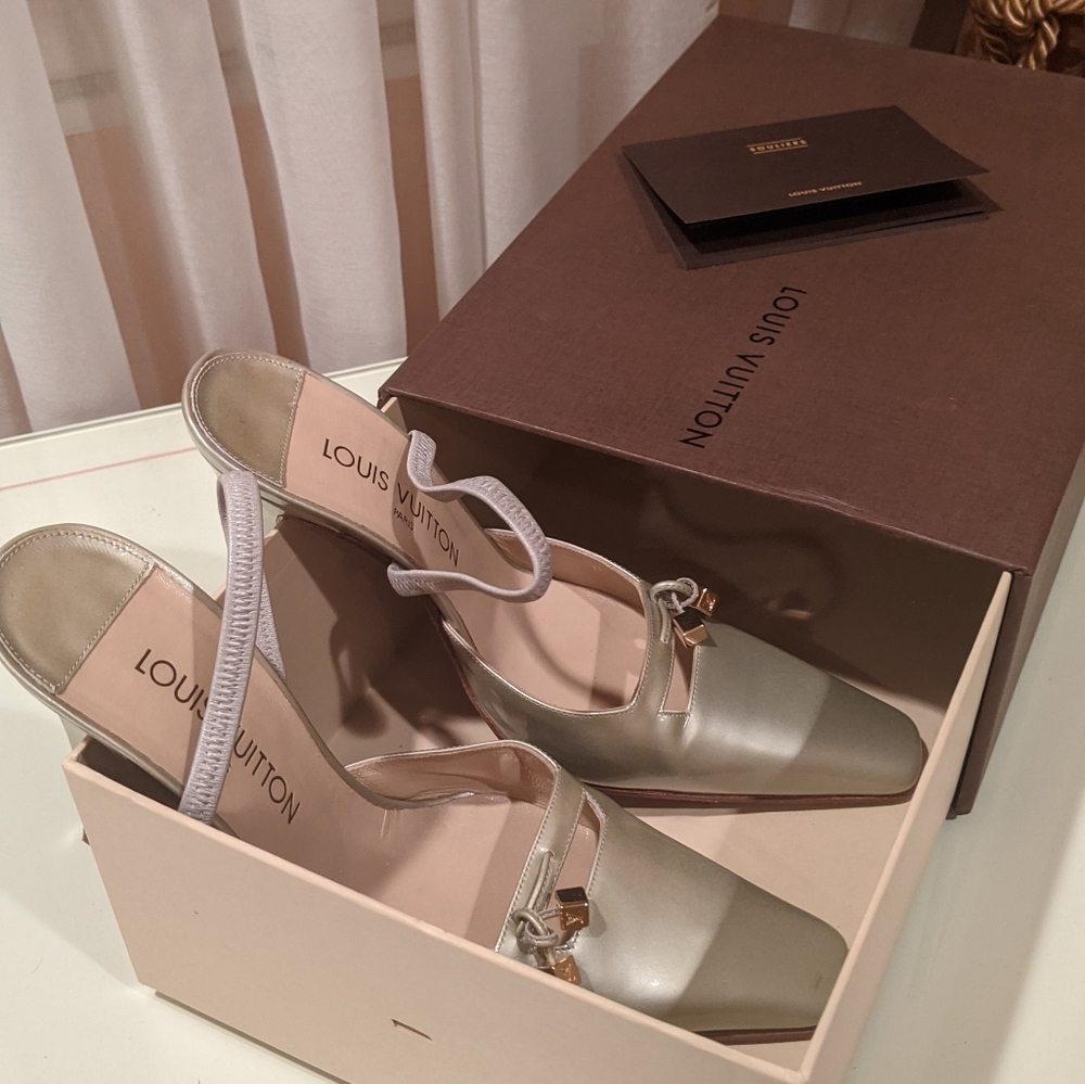 Louis Vuitton vernis dice slingback heel